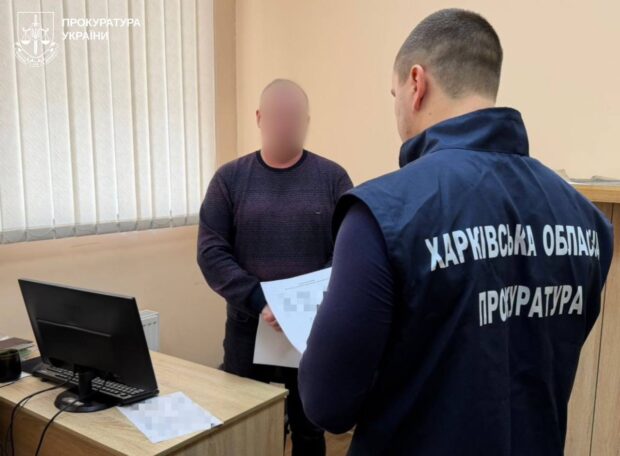 У Харкові викрили посадовця міськради, який дозволив приватній фірмі облаштувати стоянку на самозахопленій землі в охоронній зоні