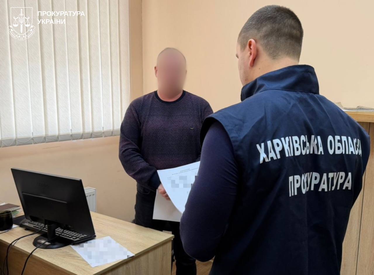 У Харкові викрили посадовця міськради, який дозволив приватній фірмі облаштувати стоянку на самозахопленій землі в охоронній зоні