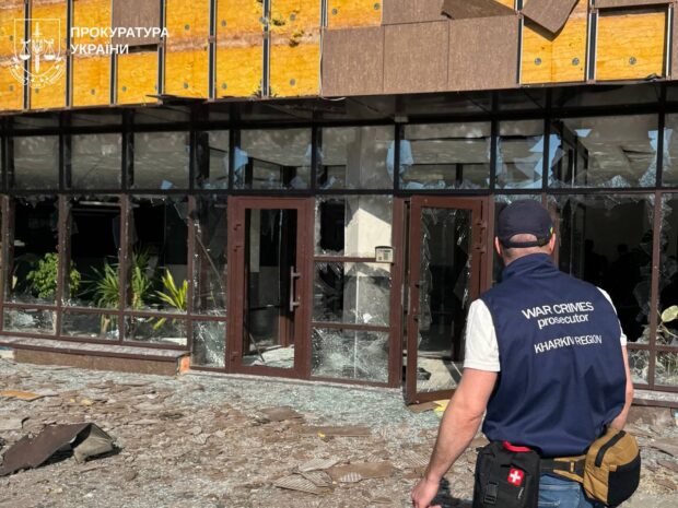 У Харкові російський безпілотник ударив по ЖК: поранено двох жінок