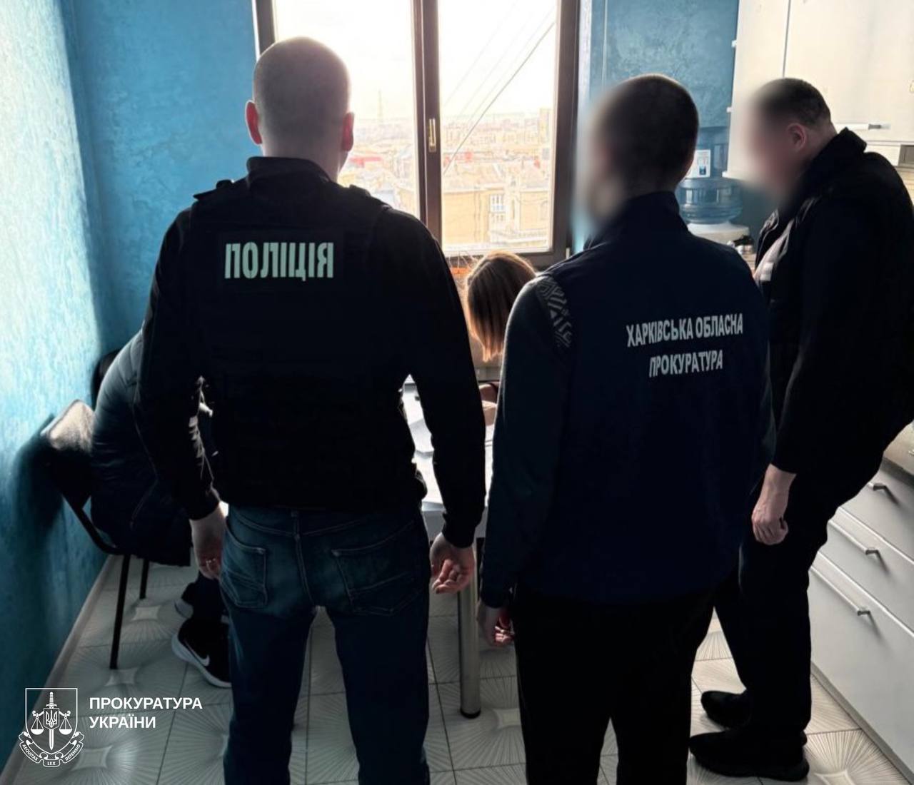 Зарплата за неявку, бонусом — бронь: на Харківщині у лікарні викрито схему фіктивного працевлаштування