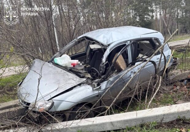 На Харківщині російський безпілотник влучив у цивільне авто: загинув чоловік, ще один — поранений