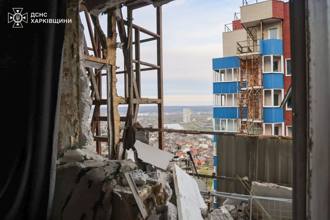 Харків 14 квітня: удар по багатоповерхівці, удар по дамбі, негода