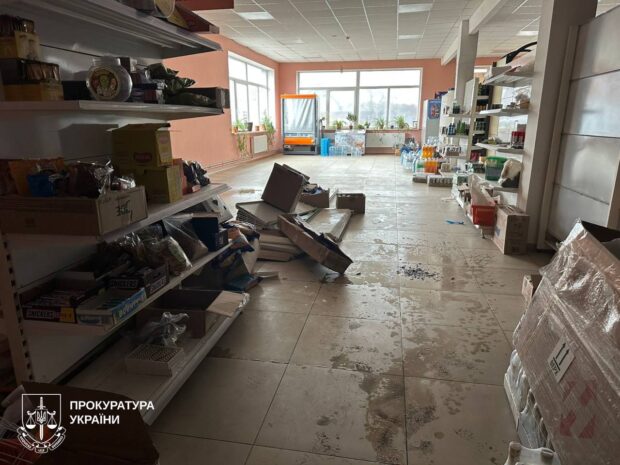 У Великдень, у порушення перемирʼя, росіяни завдали серію ударів БпЛА по Золочеву: постраждала жінка