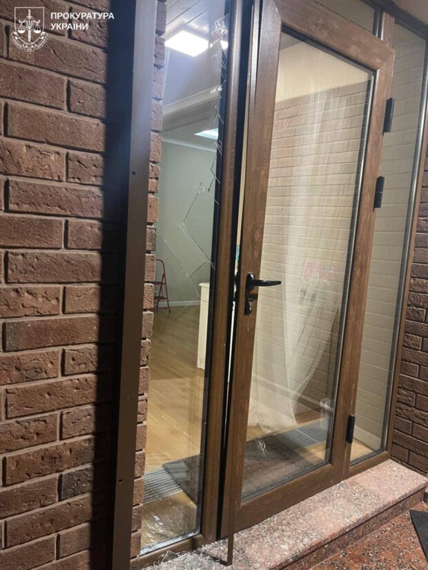 Російська авіаатака по передмістю Харкова: постраждали двоє людей