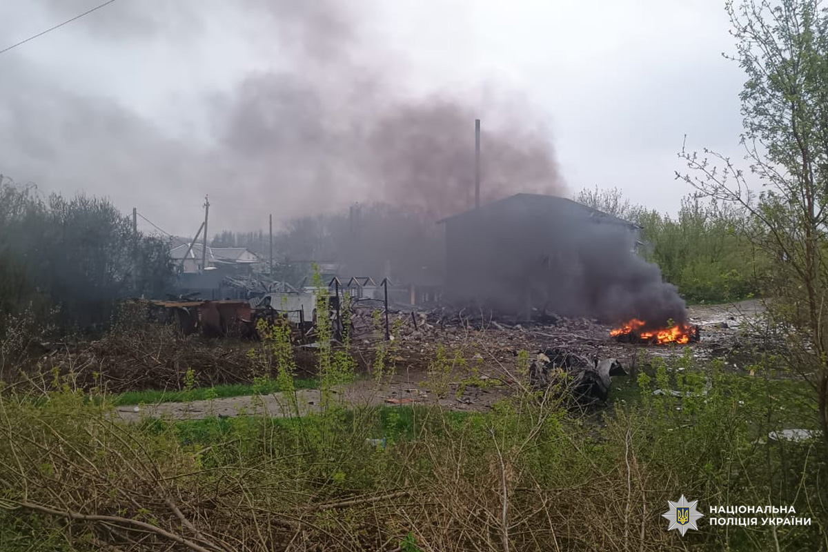Через російський обстріл в місті Ізюм постраждали троє людей