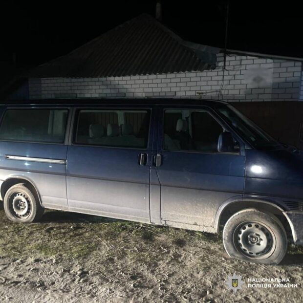 Затримали чоловіка за спробу підпалити військовий автомобіль у Безлюдівці