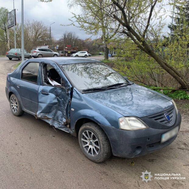 ДТП у Чугуєві: мопед та DaciaLogan, травмований неповнолітній водій