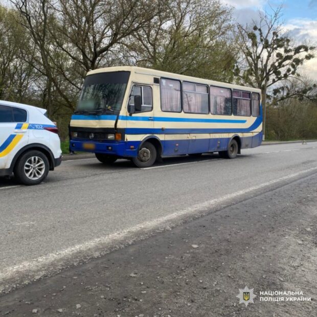 ДТП на Охтирській трасі: пішохід загинув після наїзду автобуса