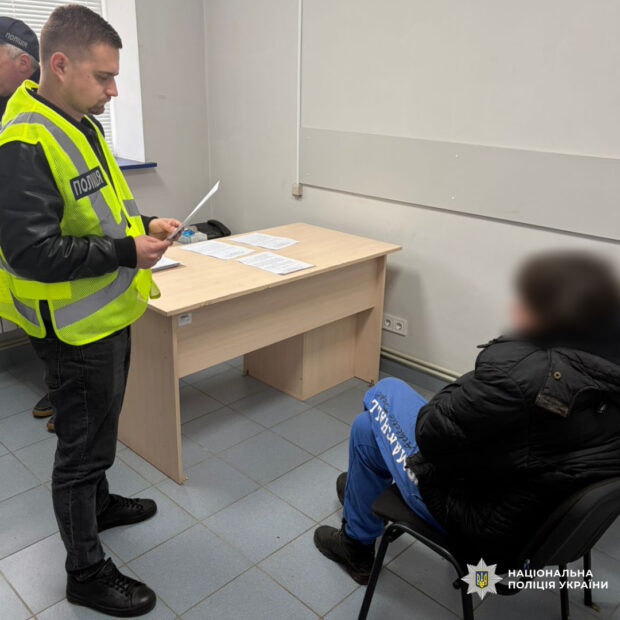 Ножове поранення на Харківщині: жінка вранила вітчима, він помер