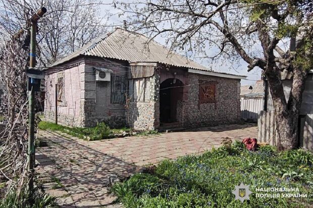 Напав молотком і вимагав грошей: в Лозовій затримано нападника