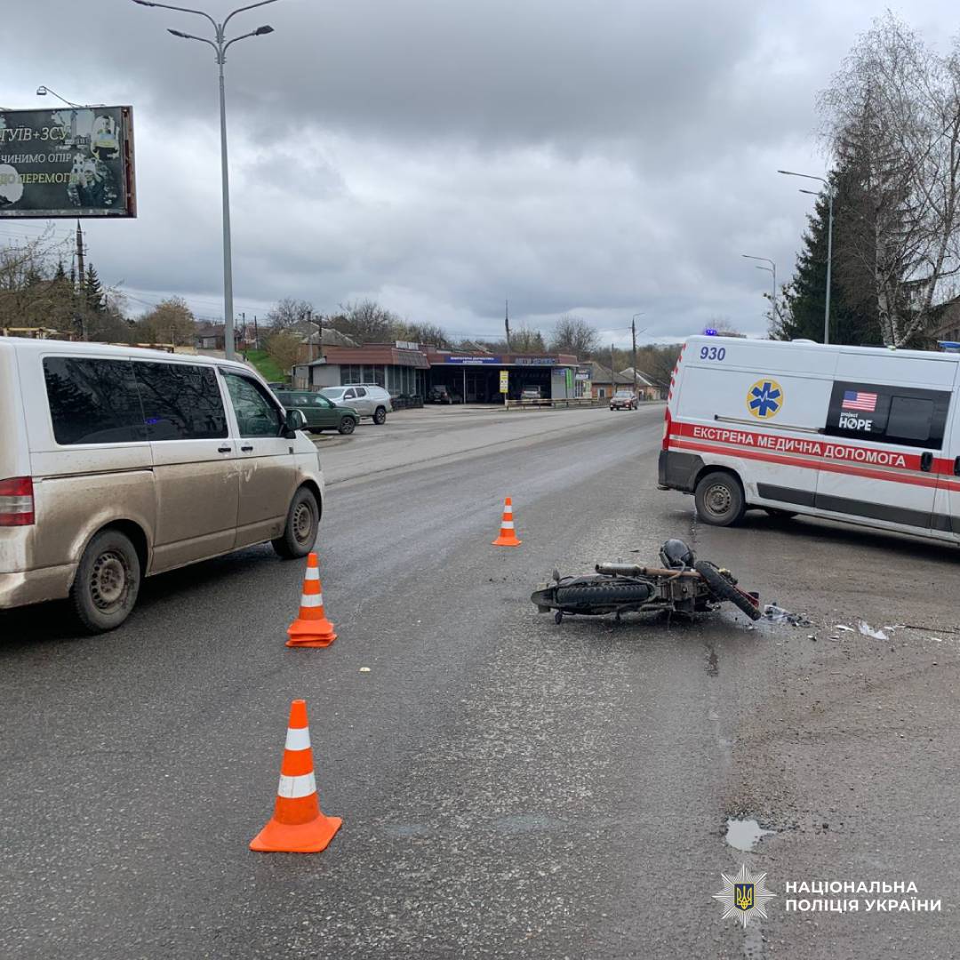 ДТП у Чугуєві: мопед та DaciaLogan, травмований неповнолітній водій