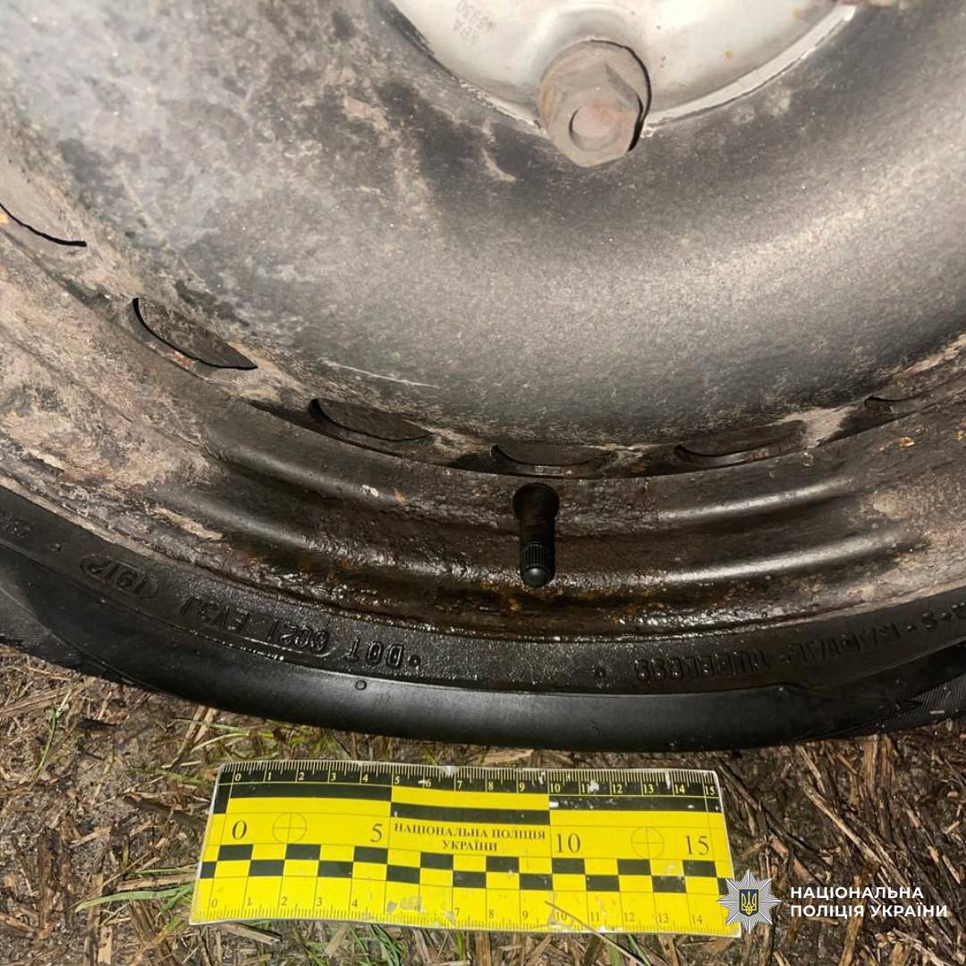 Затримали чоловіка за спробу підпалити військовий автомобіль у Безлюдівці