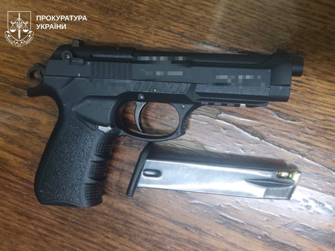 Харків метро: п'яний чоловік стріляв зі стартового пістолета