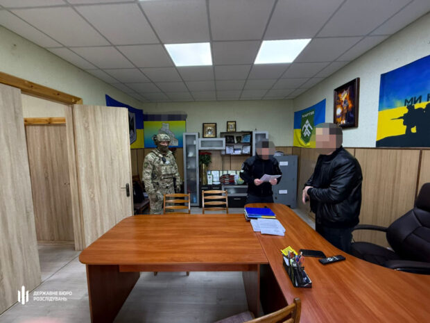 Групі працівників одного з районних ТЦК у Харкові повідомили про підозру у катуванні та стрілянині