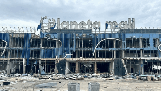 Руфери показали, як виглядає ТРЦ «Planeta Mall» на Олексіївці зсередини