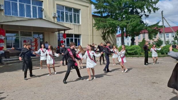 Для понад 16 тисяч випускників Харківщини пролунав останній дзвоник