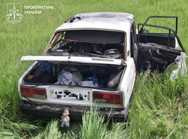 Російський FPV-дрон атакував авто на Харківщині: поранено двох літніх людей