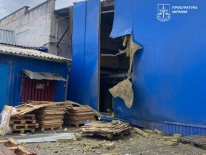 Російський БпЛА вдарив по харчовому підприємству у Богодухові: постраждали працівники