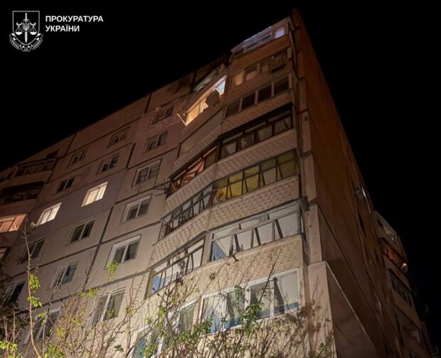 У Харкові російський безпілотник влучив у багатоповерхівку: серед постраждалих — троє дітей