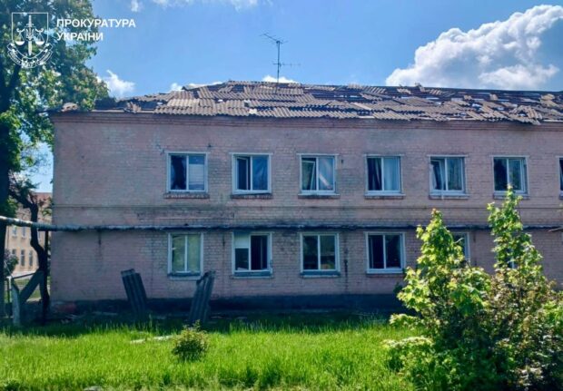 Російський безпілотник вдарив по Шевченковому на Харківщині: постраждали двоє людей