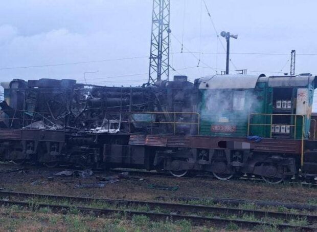 Росіяни пошкодили локомотив на Харківщині: без жертв