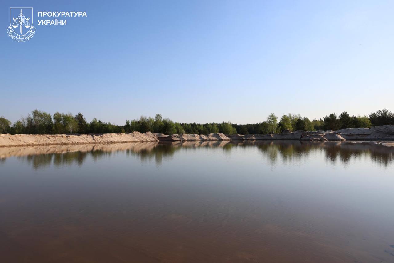 Незаконний видобуток понад 33,5 тисячі тонн піску на мільйони у Харківській області: вручено підозру підприємцю