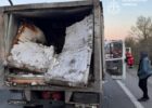 Російський удар БпЛА по трасі на Чугуївщині: пошкоджено хлібний фургон, двоє постраждалих