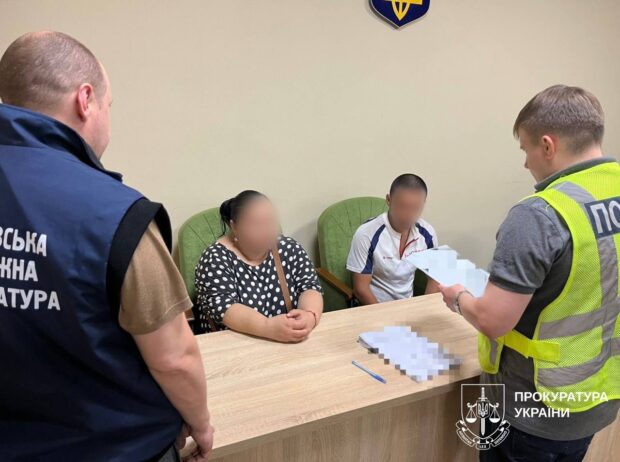 Три підлітки з Люботина побили двох харків'ян через міжміську ворожнечу - прокуратура
