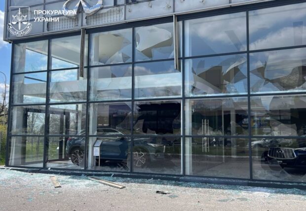 Масована атака БпЛА по Харкову вдень 2 травня: пошкоджено АЗС, автосалон, будинок, є постраждалі