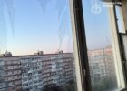 Російський БпЛА поцілив у багатоповерхівку в Лозовій: постраждала жінка