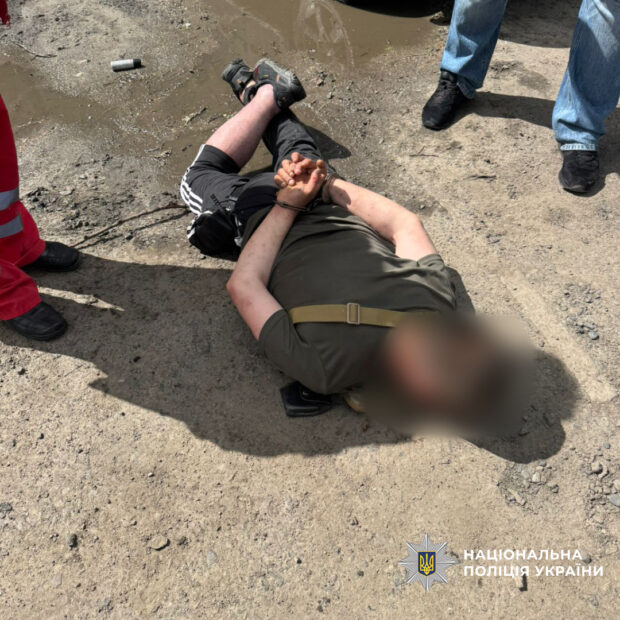У Чугуєві поліцейські затримали озброєного розбійника, який напав на пенсіонерку