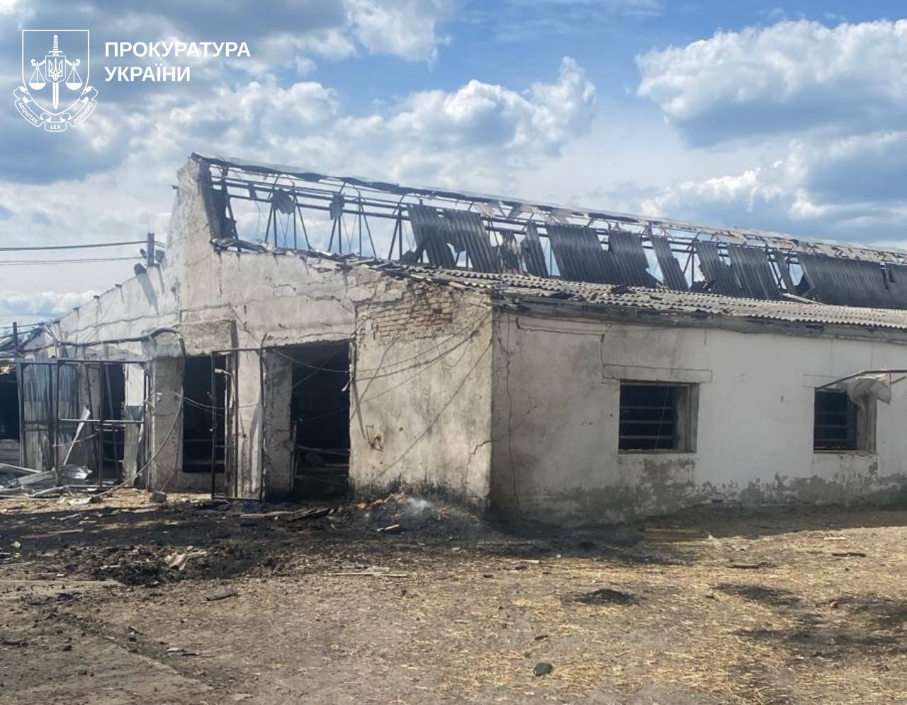 Російська атака по фермі на Харківщині: загинули двоє працівників, є постраждалі