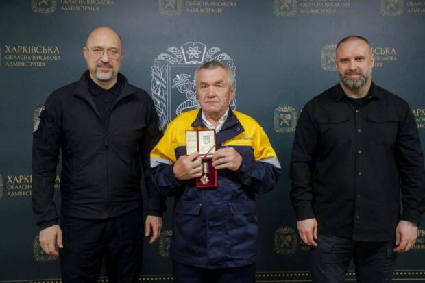 У мороз після обстрілу повернув газ 15 тисячам родин: газовика з Харкова нагородили орденом "За мужність"