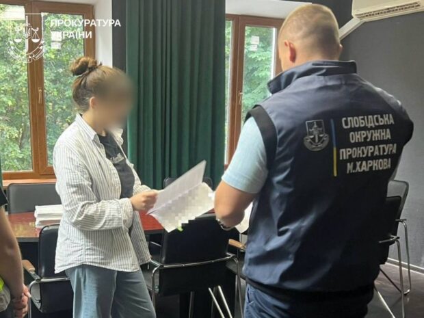 Переломи ребер і черепа, крововиливи в мозок: у Харкові повідомлено про підозру матері, яка била новонароджену доньку
