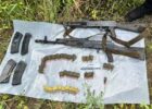 У Харкові затримали чоловіка з гранатою та виявили прихований арсенал автоматичної зброї
