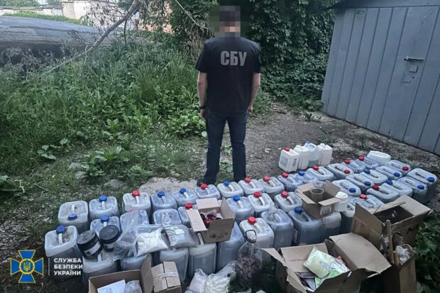 СБУ та Нацполіція знешкодили у Харкові підпільний цех, де незаконно виготовлялася вибухівка та напалм