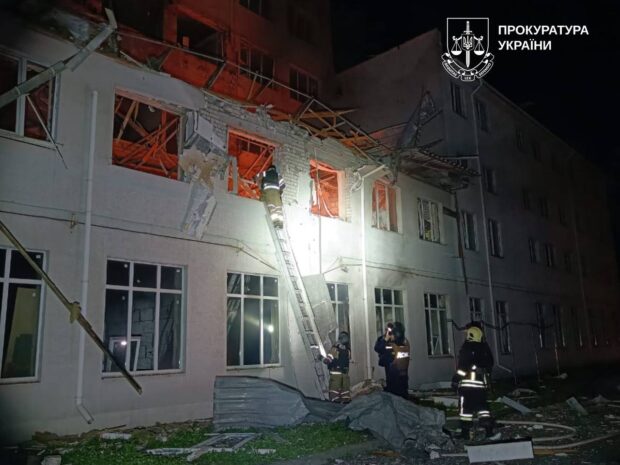 Комбінований ворожий удар по Харкову: постраждали дев’ятеро людей, серед них дитина