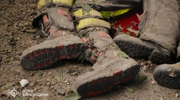 5 рятувальників загинули в Харкові під час пожежі від ракетного удару