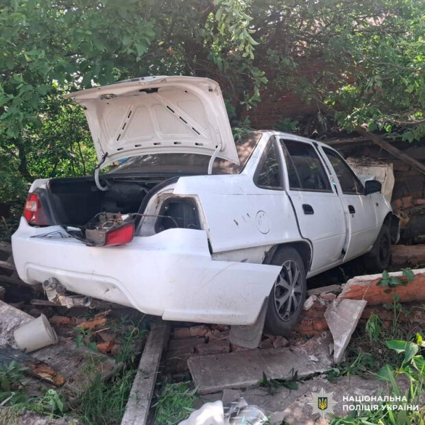 Водій в'їхав у паркан і сарай під час сп'яніння у Берестині — ДТП
