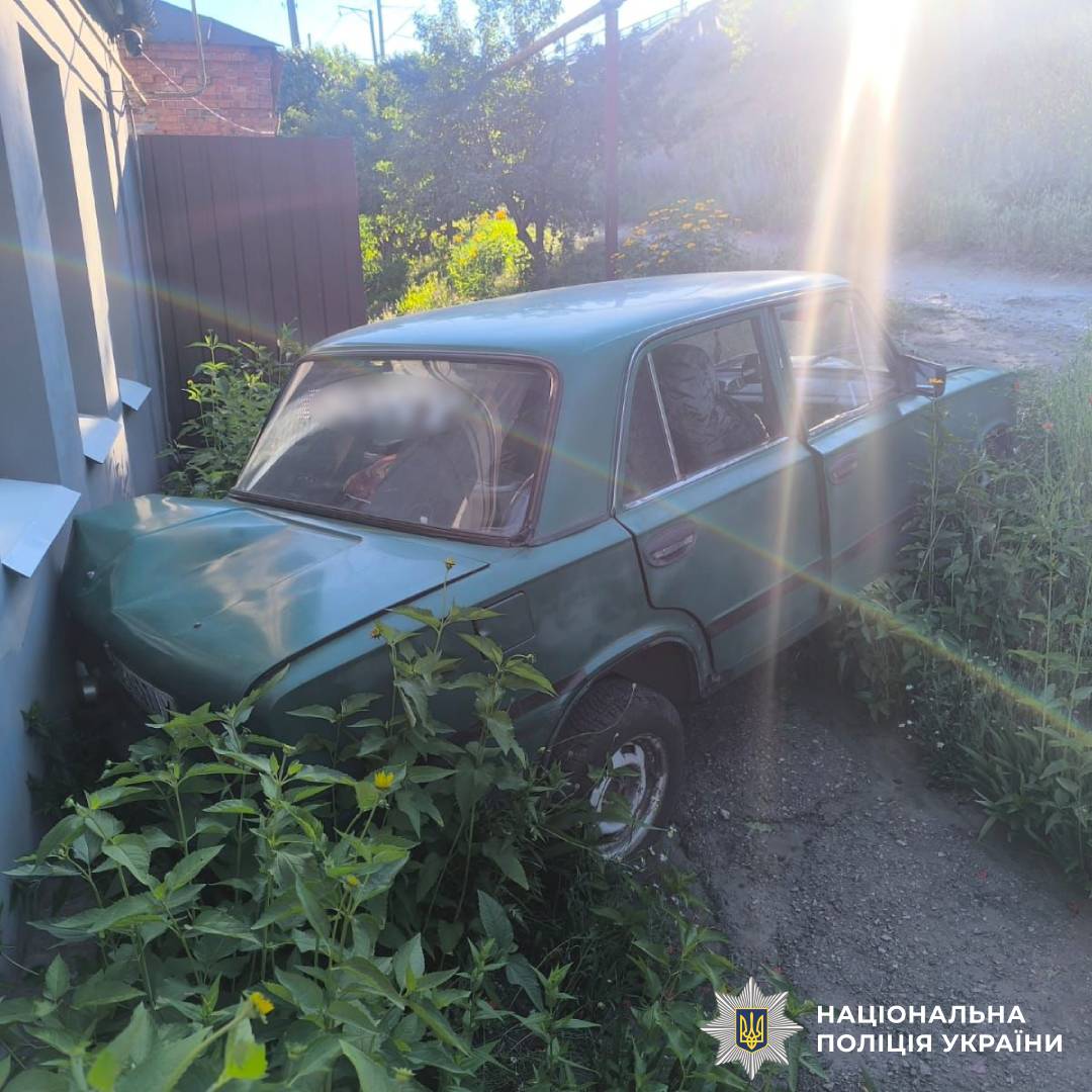 У Берестині нетверезий водій в'їхав у будинок: притяг до відповідальності
