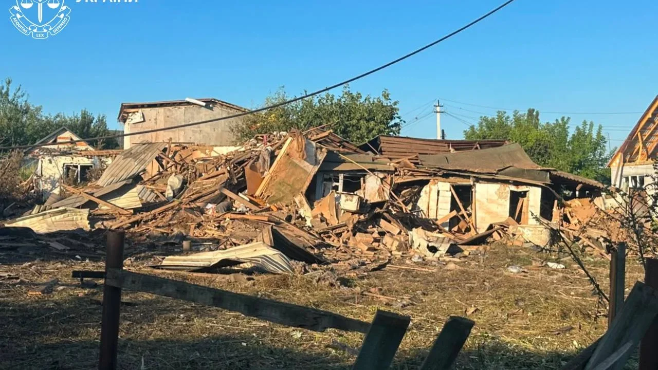 Російський авіаудар по Слатиному: загинула жінка, постраждали троє людей, серед них — дитина