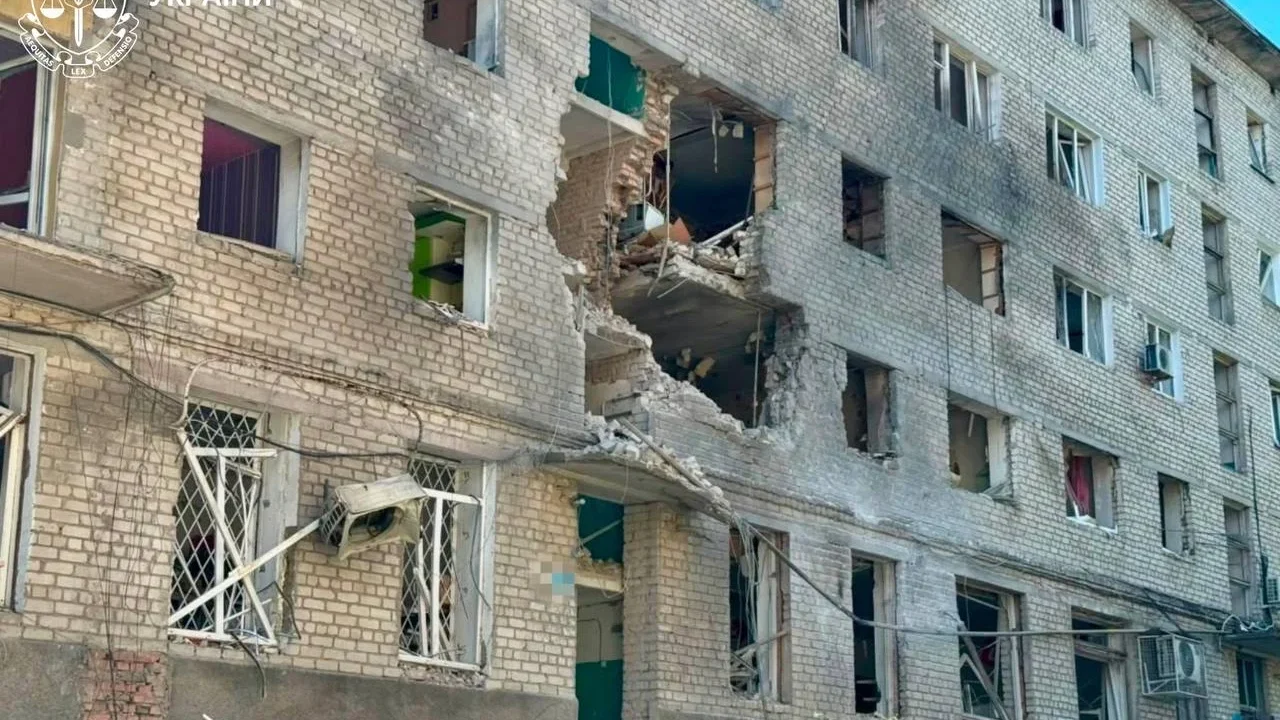 Російський БпЛА вдарив по Ізюму: 17 постраждалих, серед них — однорічна дитина