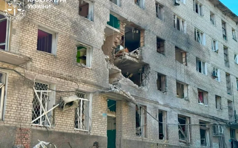 Російський БпЛА вдарив по Ізюму: 17 постраждалих, серед них — однорічна дитина
