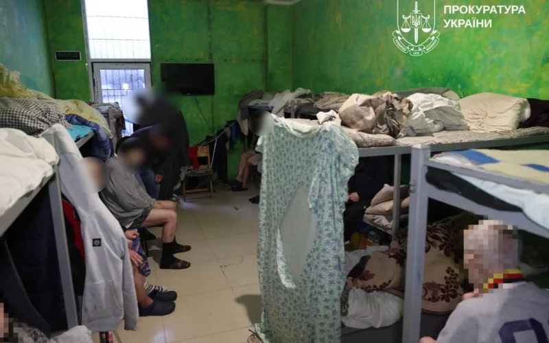 У Харкові ліквідували мережу псевдореабілітаційних центрів: людей катували та примушували до рабської праці (відео)