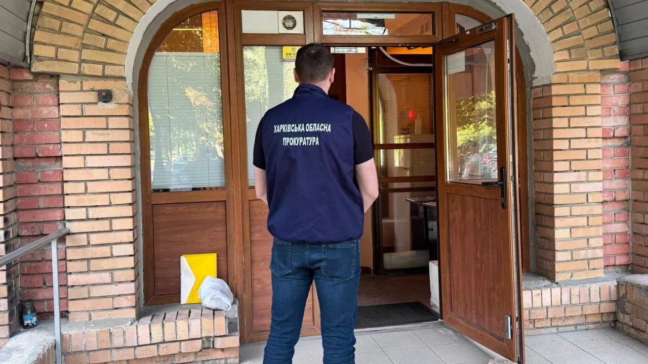 «Відкати» до 25% за перемогу в тендерах: у Харкові викрили трьох керівників комунального підприємства