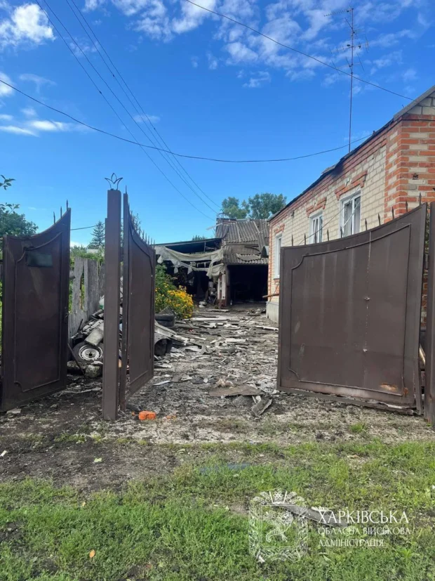 Внаслідок російського ракетного удару по селищу Золочів на Харківщині пошкоджено понад 30 будинків, є постраждала