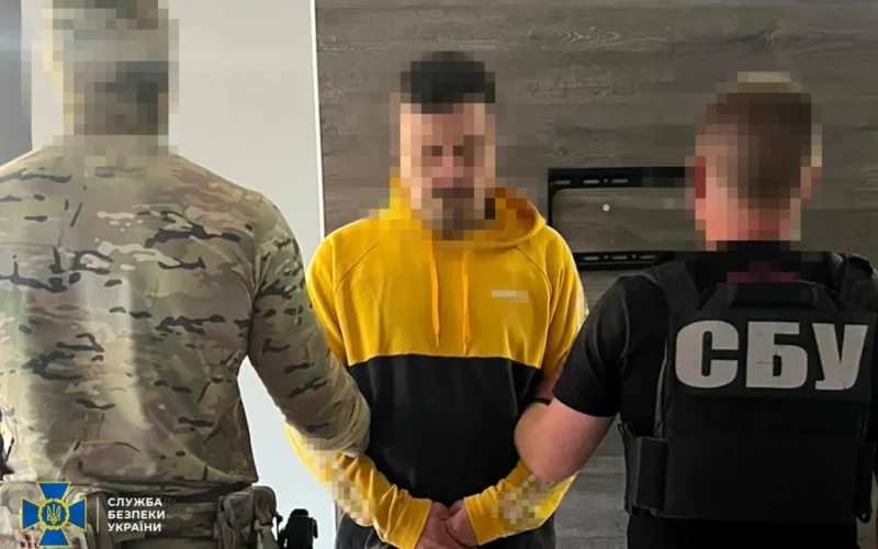 Коригував удари по трасі Полтава – Харків із вікна автобуса: СБУ затримала російського агента