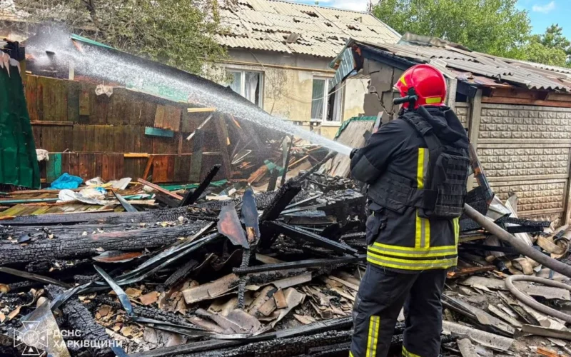Вогнеборці загасили пожежу після ракетного удару росіян по Балаклії