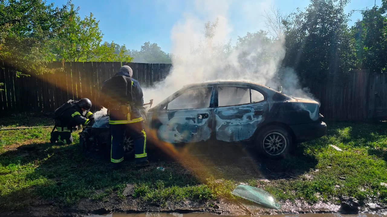 Російський дрон атакував авто з цивільними у Вовчанській громаді: поранено 52-річну жінку