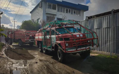 Російський авіаудар по Ізюму: поранено трьох людей, спалахнули пожежі